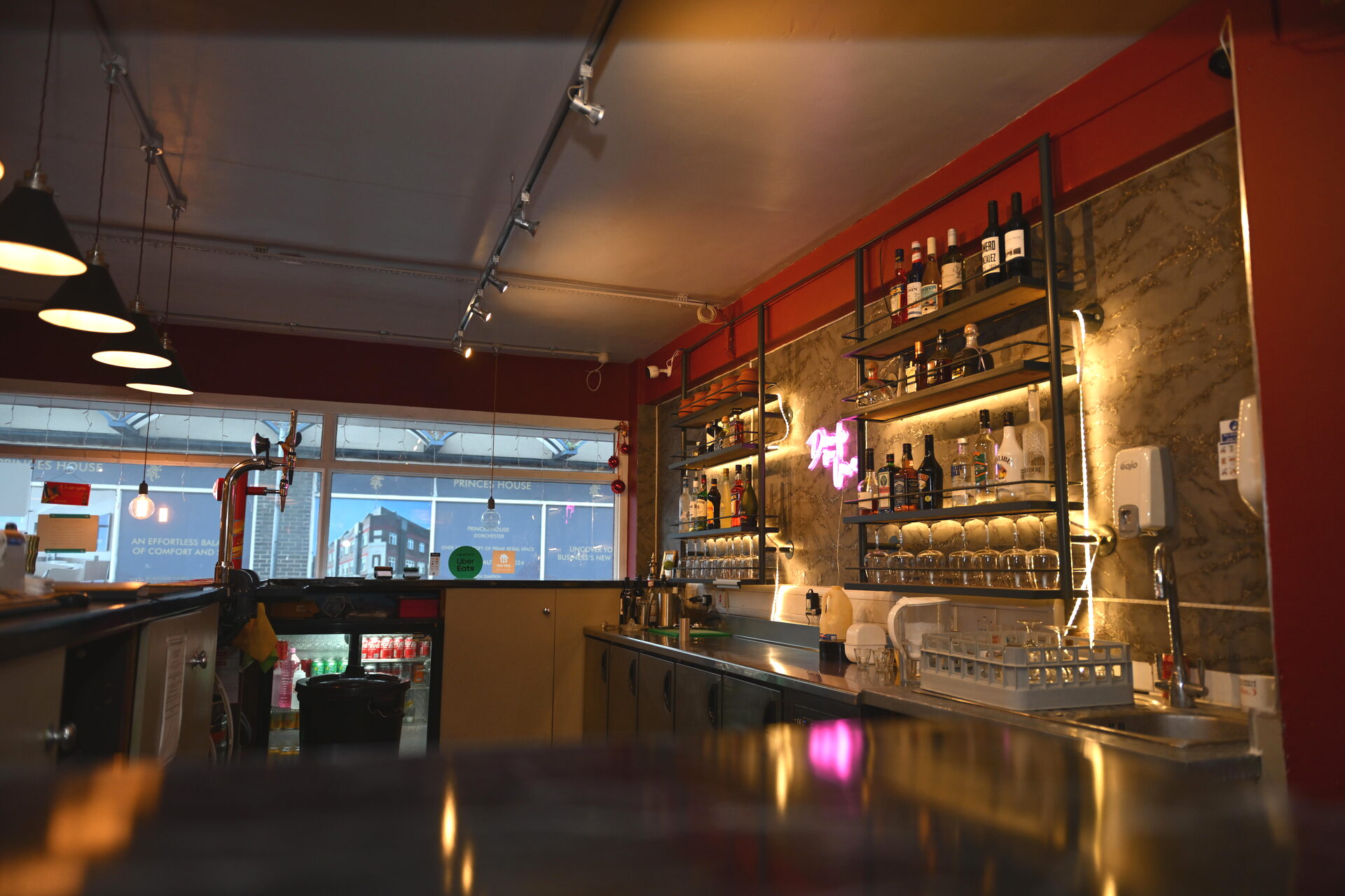 Bar & Lounge